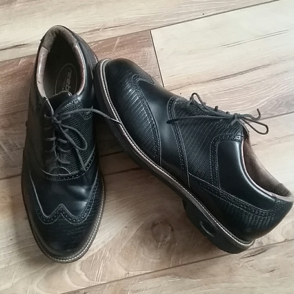 Reebok Other - REEBOK Trac GOLF Turf 8.5W Spikeless WINGTIPS